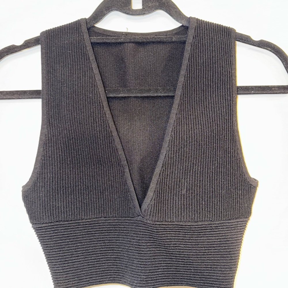 Babaton Black Ribbed V-Neck Tank Top